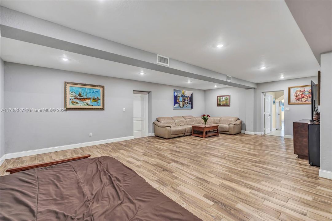 Recently Sold: $3,260,000 (5 beds, 4 baths, 5187 Square Feet)