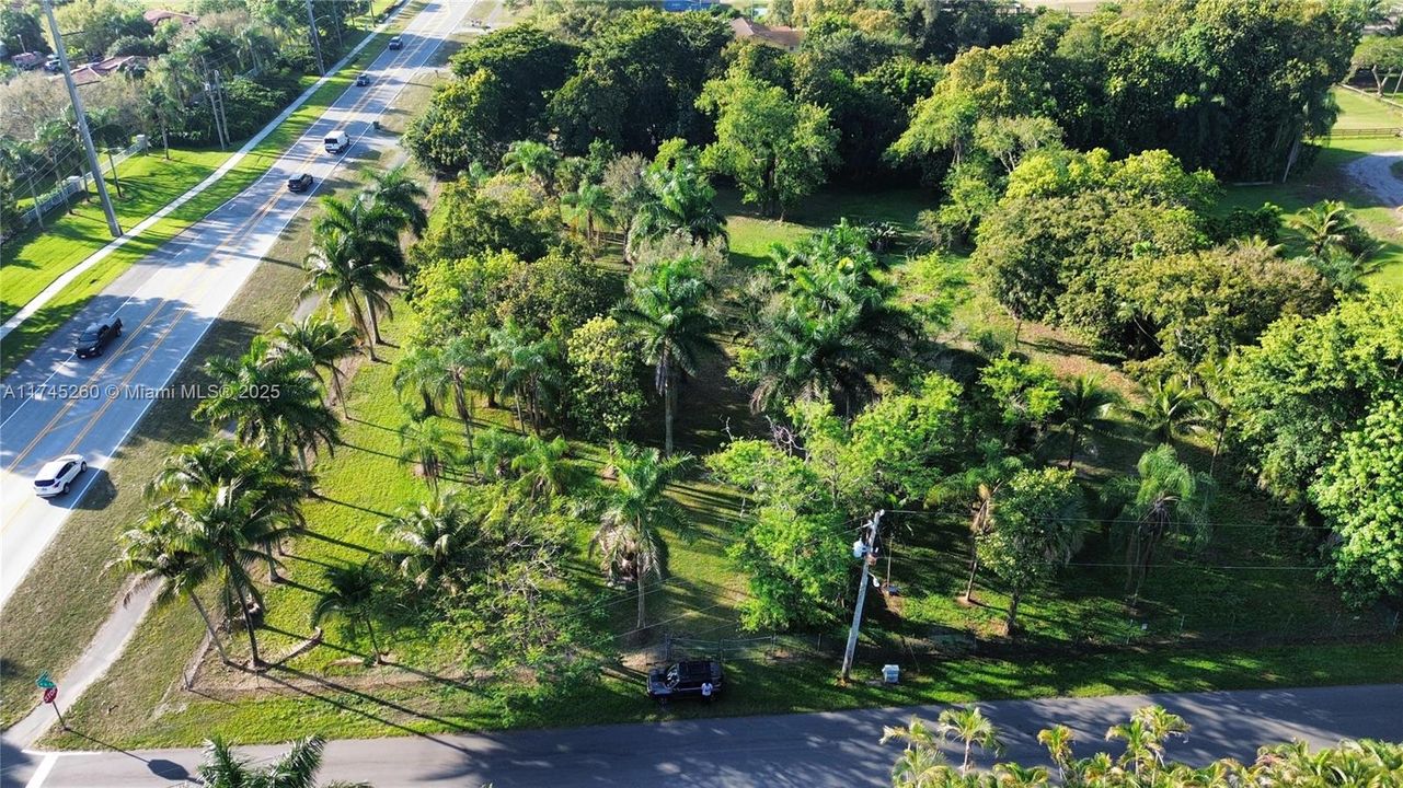 На продажу: $1,300,000 (1.50 acres)