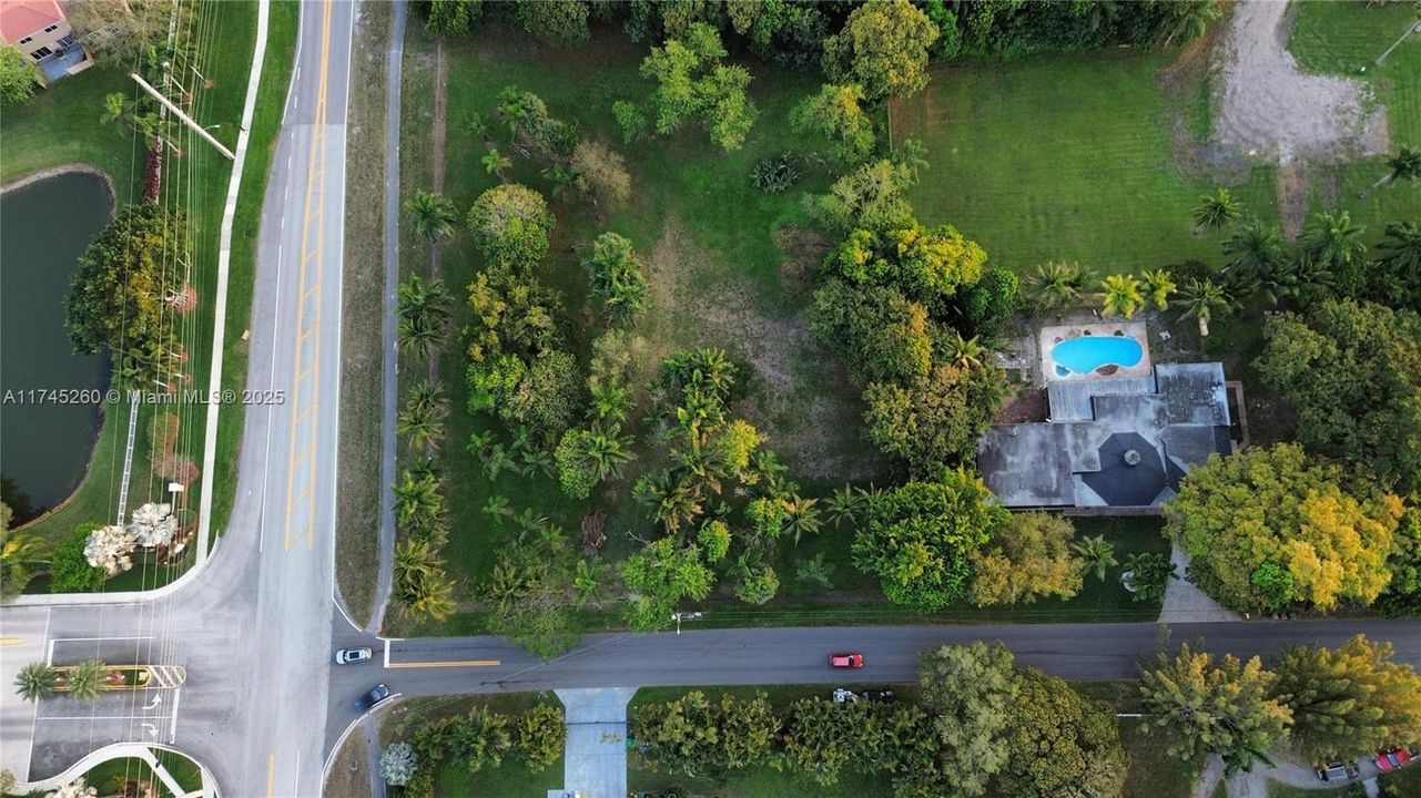 На продажу: $1,300,000 (1.50 acres)