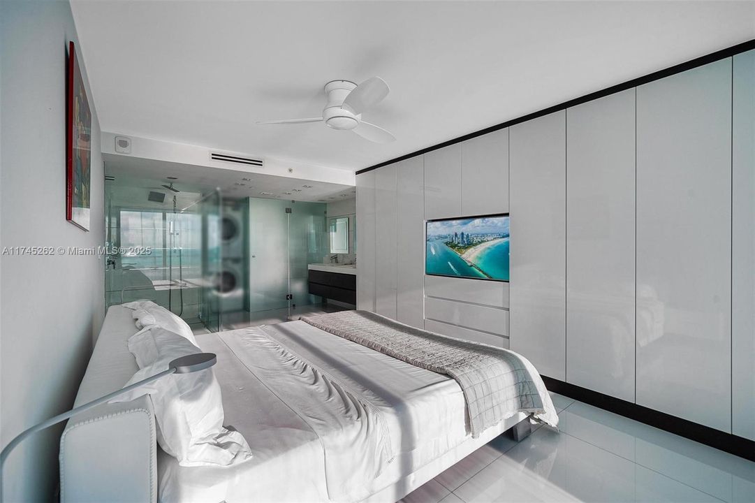 Recently Sold: $1,850,000 (2 beds, 2 baths, 1165 Square Feet)