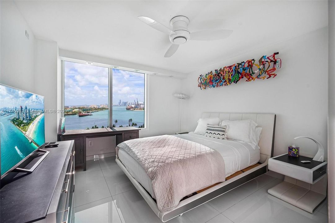 Recently Sold: $1,850,000 (2 beds, 2 baths, 1165 Square Feet)