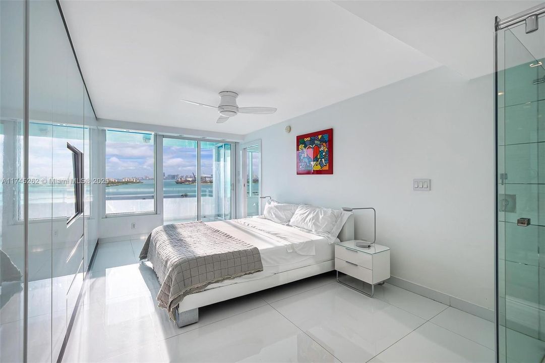 Recently Sold: $1,850,000 (2 beds, 2 baths, 1165 Square Feet)
