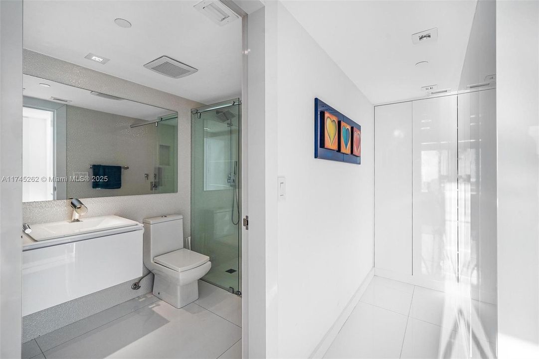 Recently Sold: $1,850,000 (2 beds, 2 baths, 1165 Square Feet)