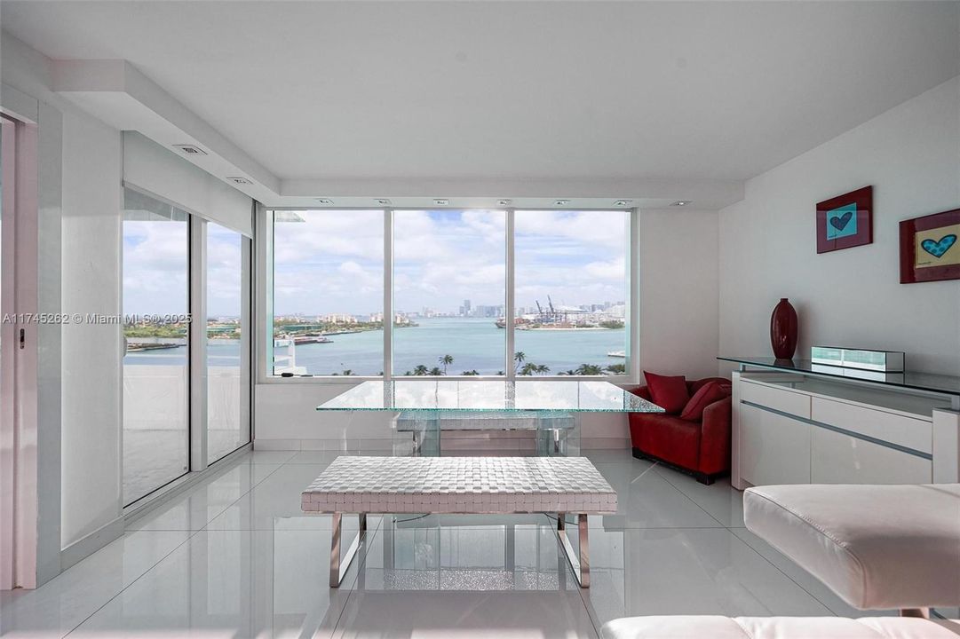 Recently Sold: $1,850,000 (2 beds, 2 baths, 1165 Square Feet)
