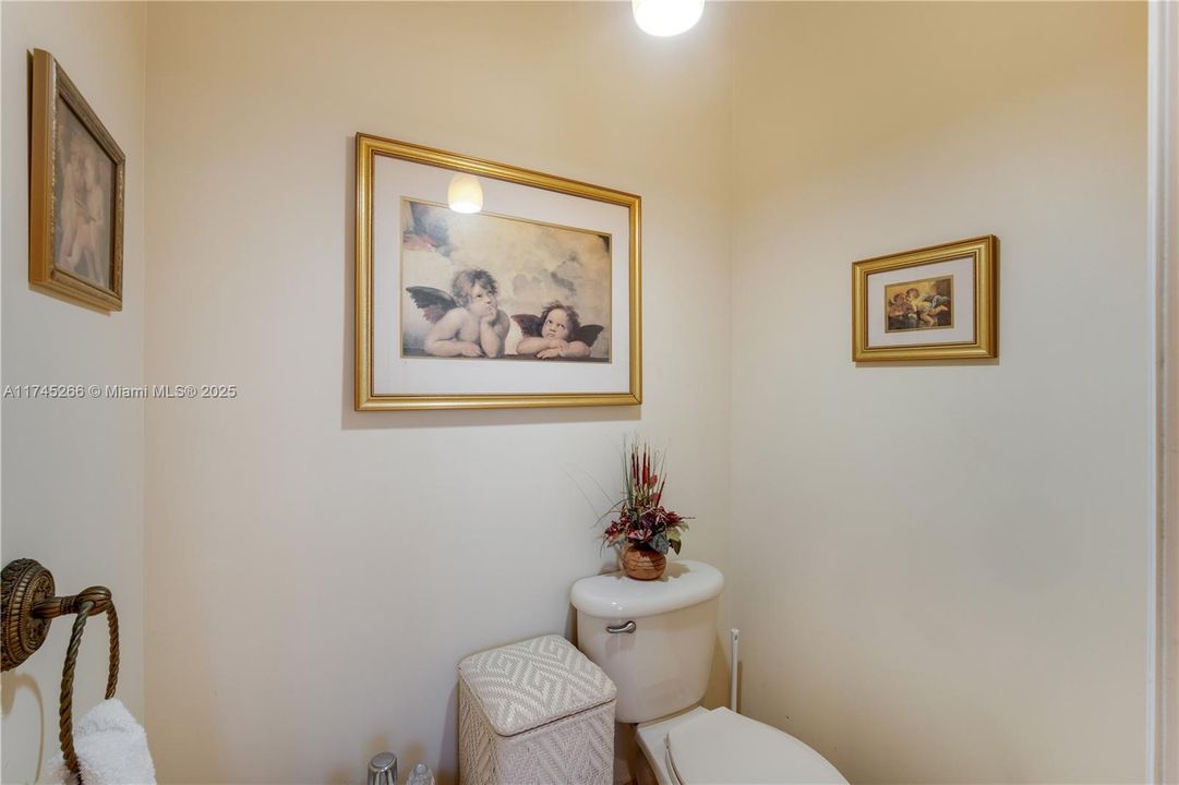 Recently Sold: $850,000 (4 beds, 2 baths, 1997 Square Feet)