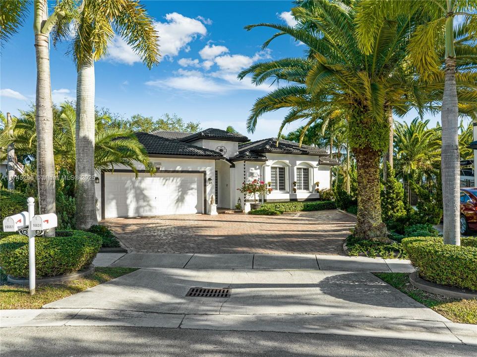 Recently Sold: $850,000 (4 beds, 2 baths, 1997 Square Feet)