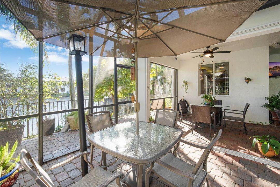 Recently Sold: $850,000 (4 beds, 2 baths, 1997 Square Feet)