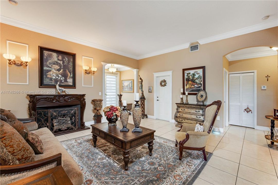 Recently Sold: $850,000 (4 beds, 2 baths, 1997 Square Feet)