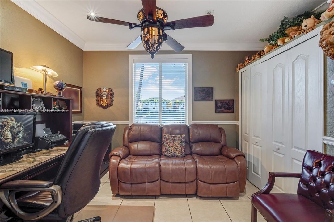 Recently Sold: $850,000 (4 beds, 2 baths, 1997 Square Feet)