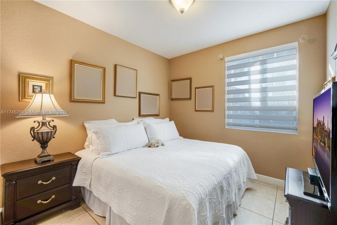 Recently Sold: $850,000 (4 beds, 2 baths, 1997 Square Feet)