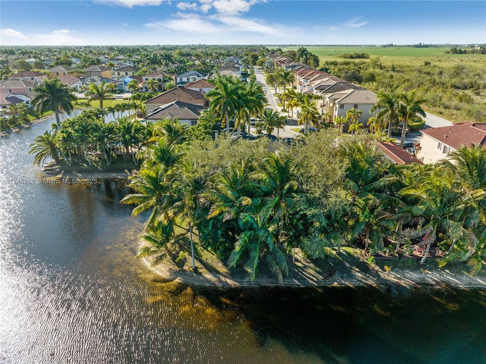 Recently Sold: $850,000 (4 beds, 2 baths, 1997 Square Feet)