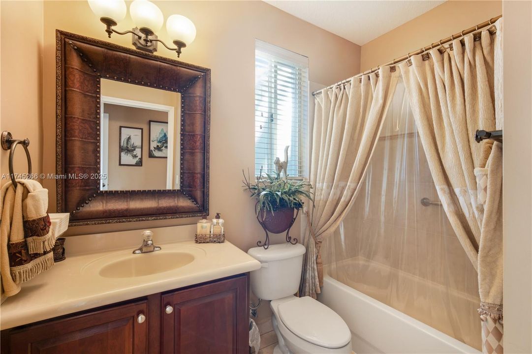 Recently Sold: $850,000 (4 beds, 2 baths, 1997 Square Feet)