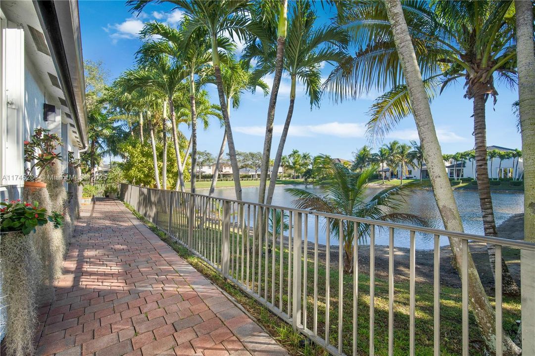 Recently Sold: $850,000 (4 beds, 2 baths, 1997 Square Feet)