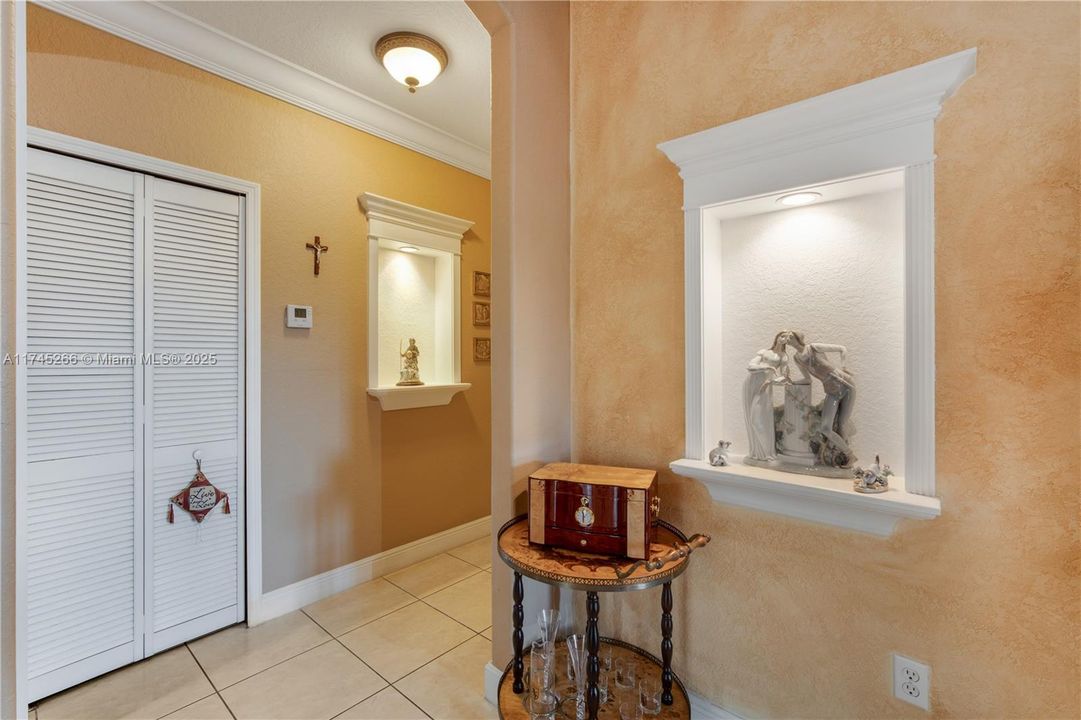 Recently Sold: $850,000 (4 beds, 2 baths, 1997 Square Feet)