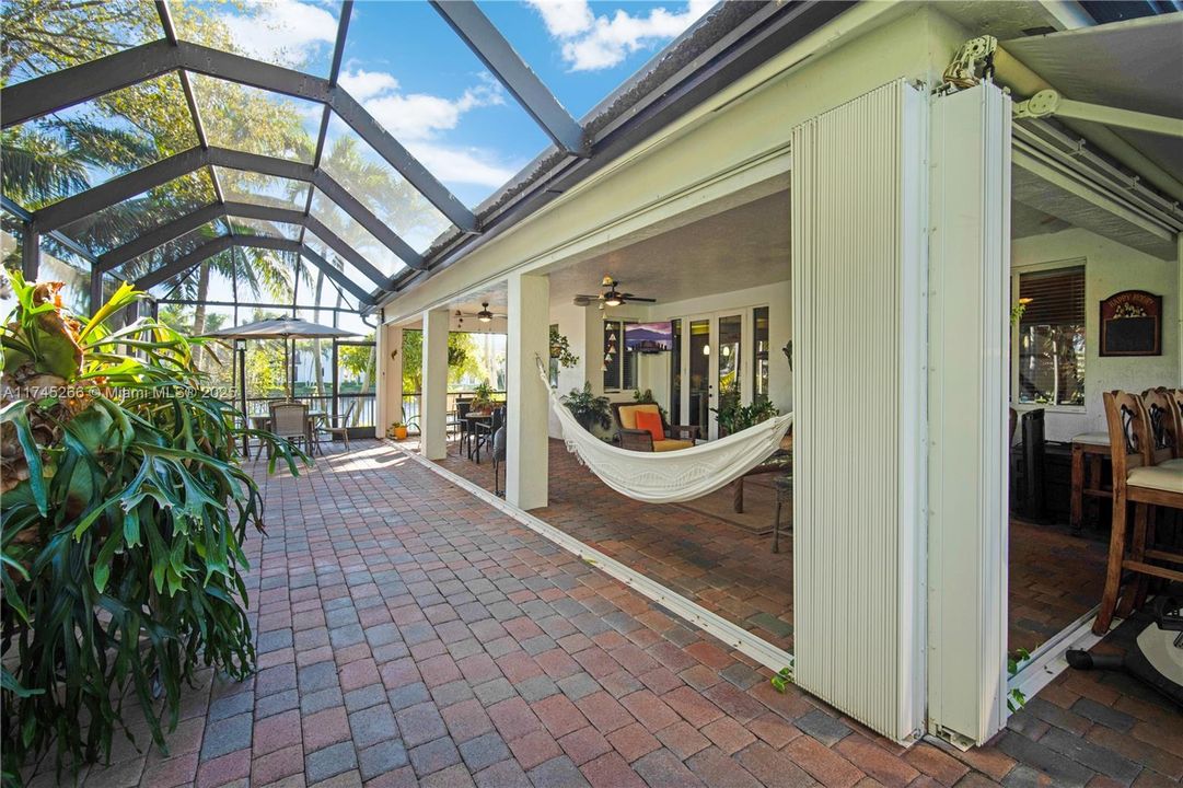 Recently Sold: $850,000 (4 beds, 2 baths, 1997 Square Feet)