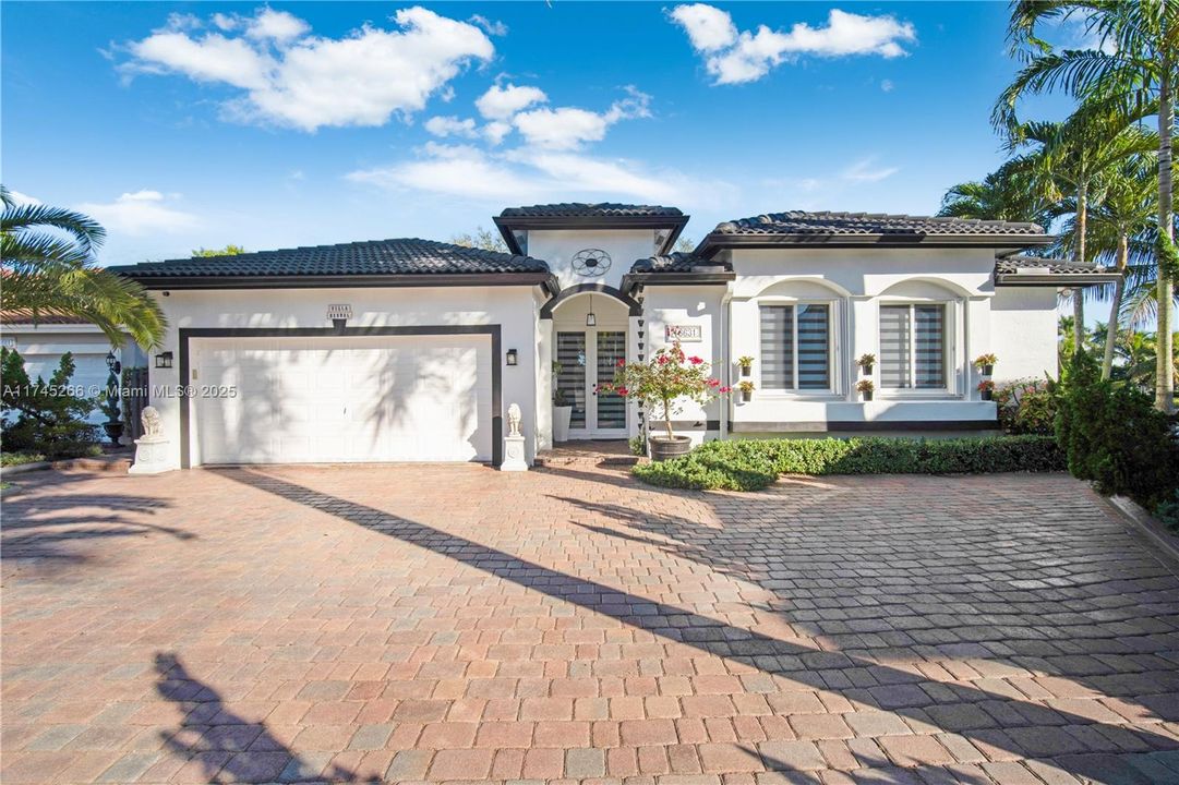 Recently Sold: $850,000 (4 beds, 2 baths, 1997 Square Feet)