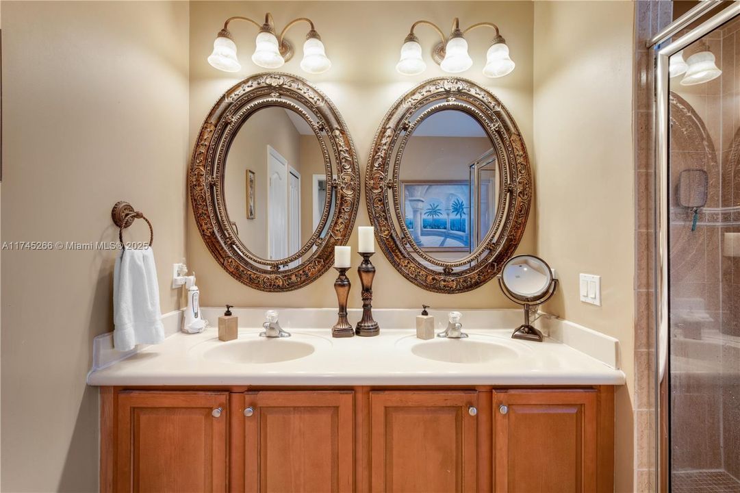 Recently Sold: $850,000 (4 beds, 2 baths, 1997 Square Feet)