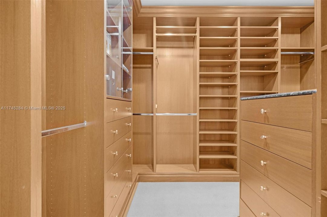 Vendido Recientemente: $9,990,000 (5 camas, 4 baños, 4462 Pies cuadrados)