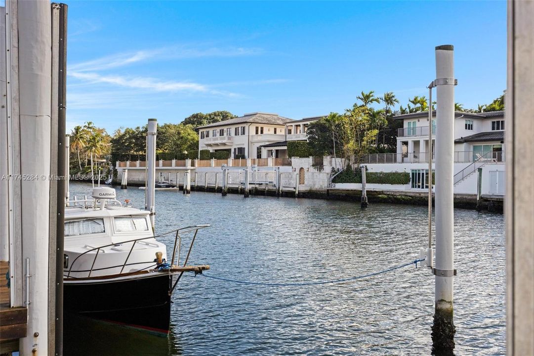 Vendido Recientemente: $9,990,000 (5 camas, 4 baños, 4462 Pies cuadrados)