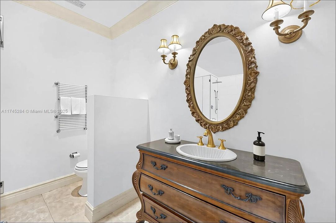 Vendido Recientemente: $9,990,000 (5 camas, 4 baños, 4462 Pies cuadrados)