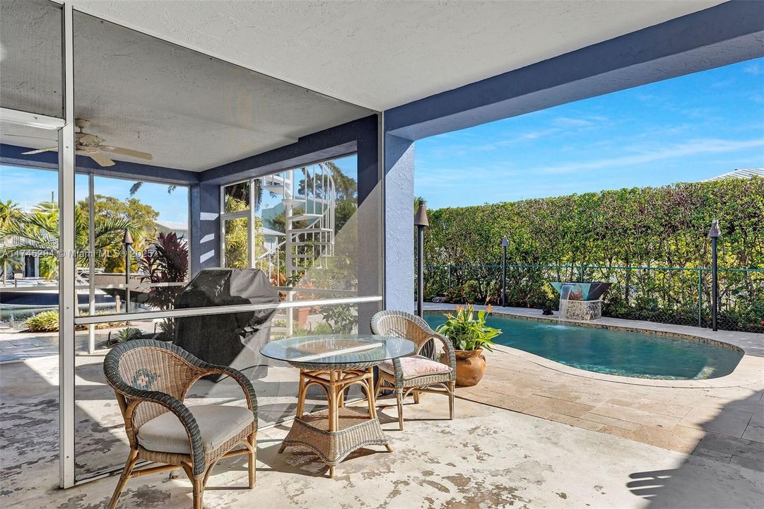 Recently Sold: $1,870,000 (2 beds, 3 baths, 1230 Square Feet)