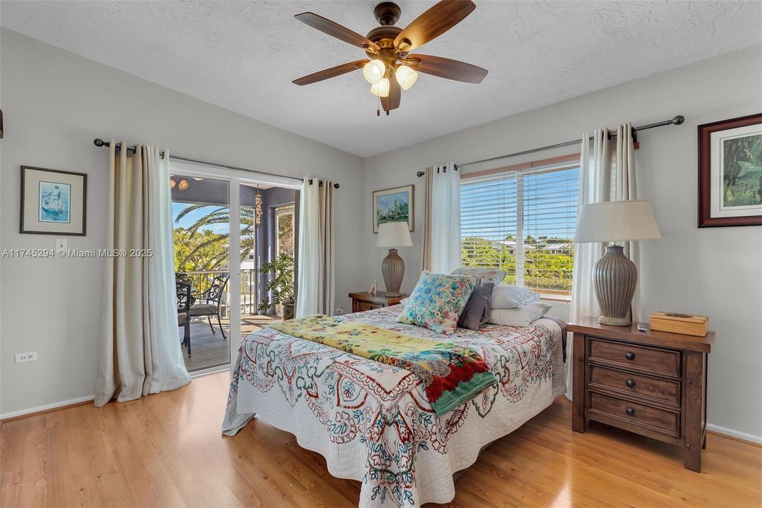 Recently Sold: $1,870,000 (2 beds, 3 baths, 1230 Square Feet)