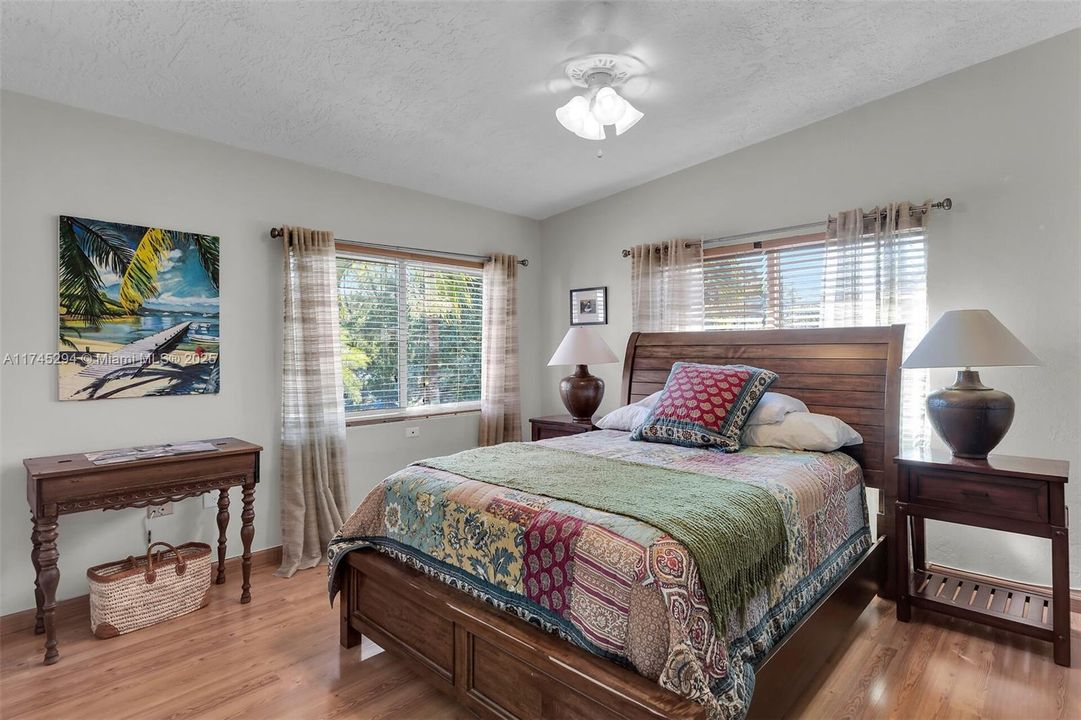 Recently Sold: $1,870,000 (2 beds, 3 baths, 1230 Square Feet)