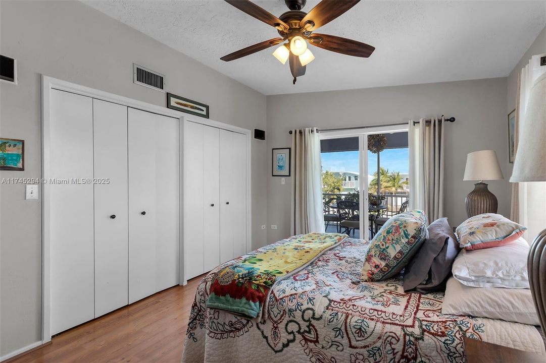 Recently Sold: $1,870,000 (2 beds, 3 baths, 1230 Square Feet)