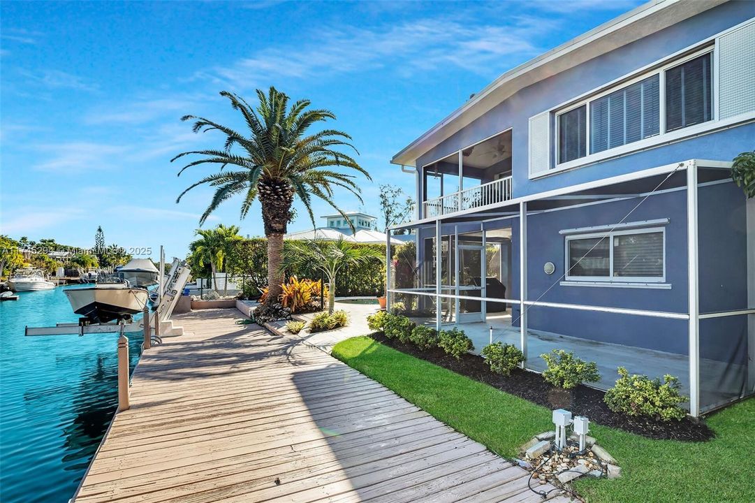 Recently Sold: $1,870,000 (2 beds, 3 baths, 1230 Square Feet)