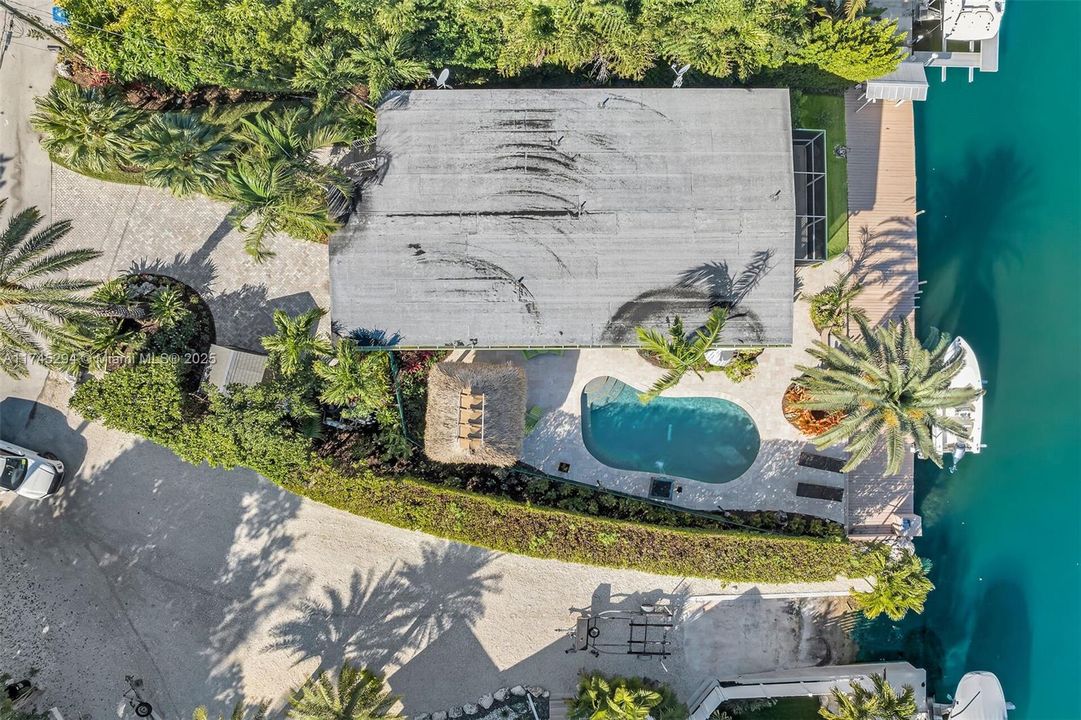Recently Sold: $1,870,000 (2 beds, 3 baths, 1230 Square Feet)