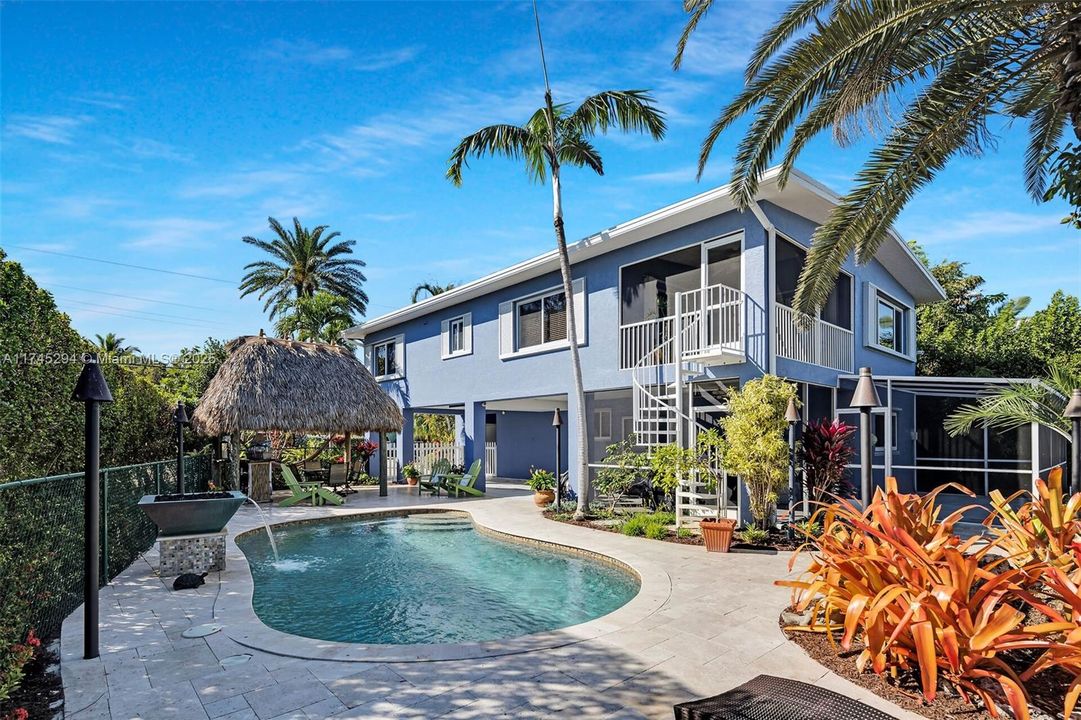 Recently Sold: $1,870,000 (2 beds, 3 baths, 1230 Square Feet)