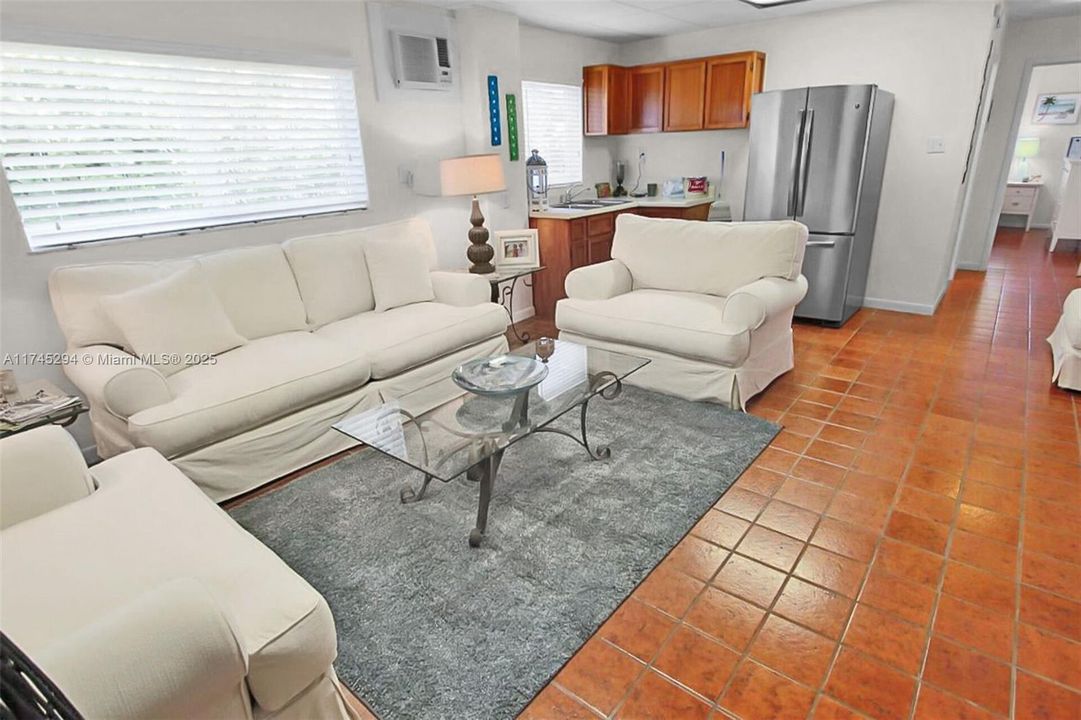 Recently Sold: $1,870,000 (2 beds, 3 baths, 1230 Square Feet)