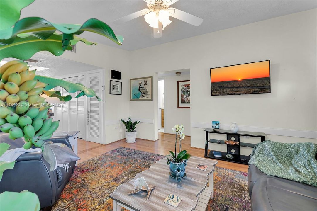 Recently Sold: $1,870,000 (2 beds, 3 baths, 1230 Square Feet)