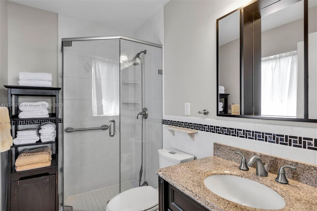 Recently Sold: $1,870,000 (2 beds, 3 baths, 1230 Square Feet)