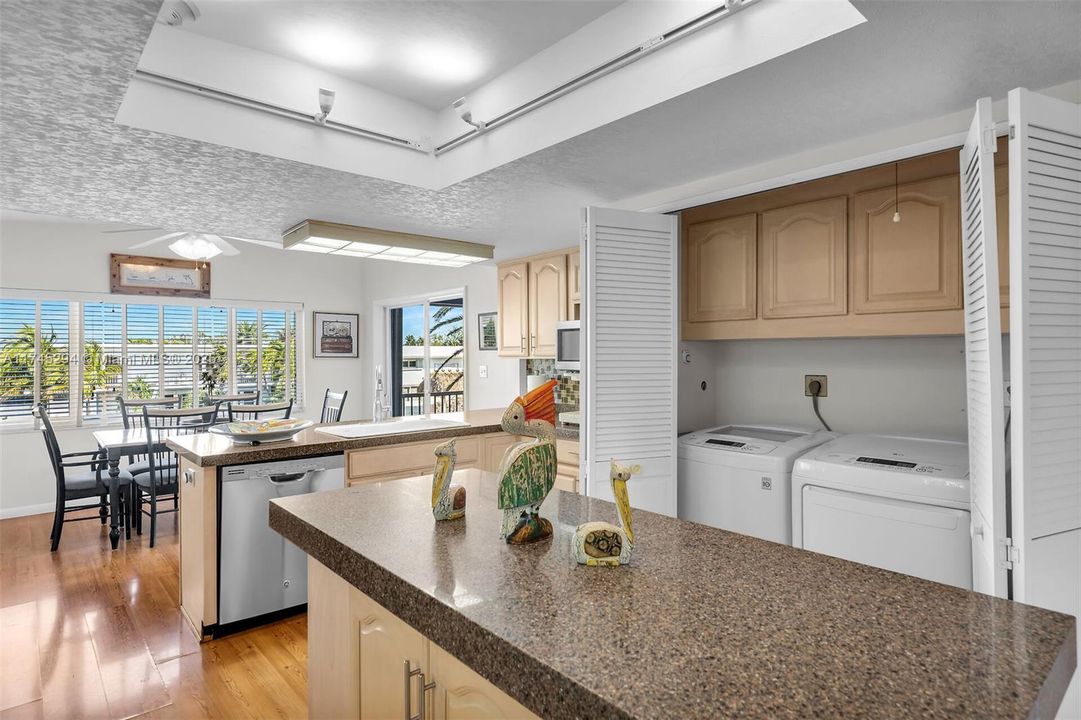 Recently Sold: $1,870,000 (2 beds, 3 baths, 1230 Square Feet)