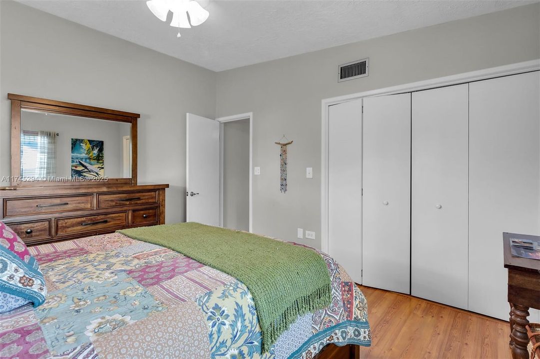 Recently Sold: $1,870,000 (2 beds, 3 baths, 1230 Square Feet)