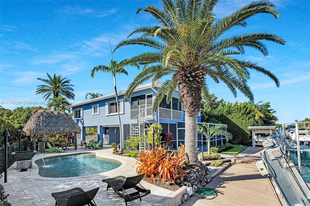 Recently Sold: $1,870,000 (2 beds, 3 baths, 1230 Square Feet)