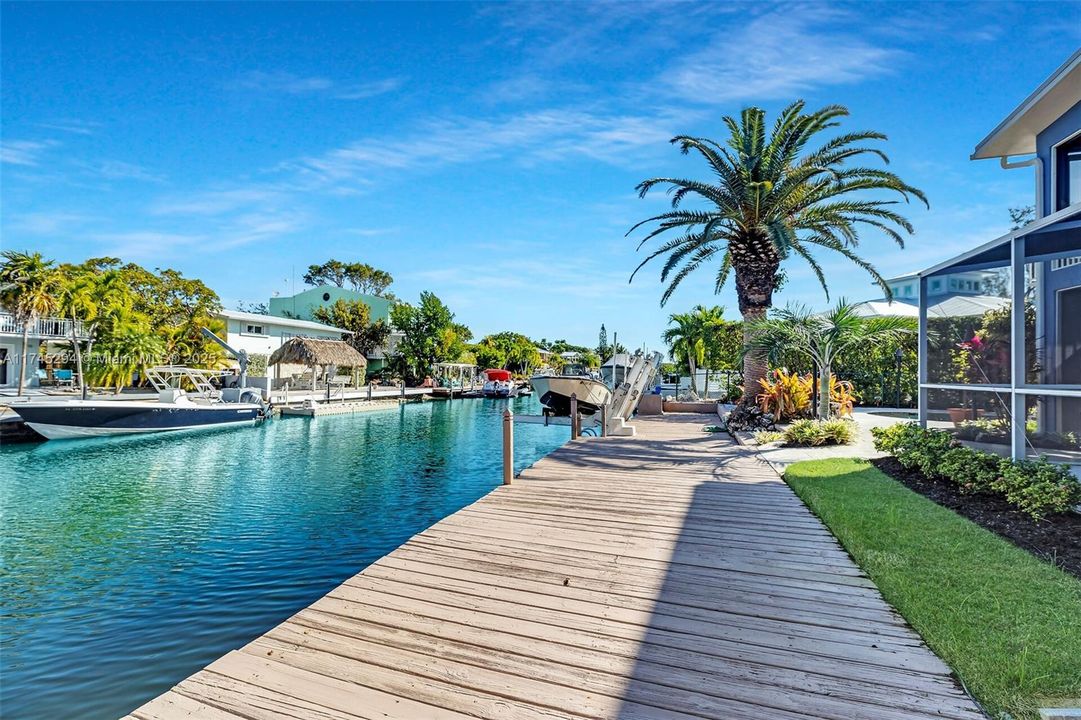Recently Sold: $1,870,000 (2 beds, 3 baths, 1230 Square Feet)