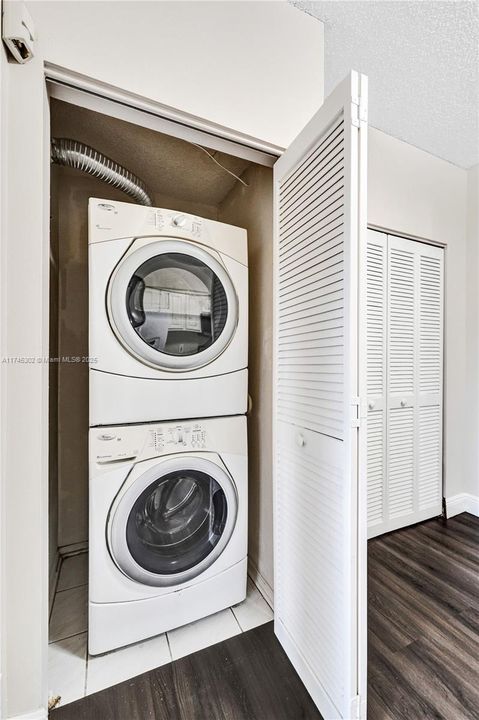 最近租的: $2,300 (2 贝兹, 1 浴室, 1110 平方英尺)