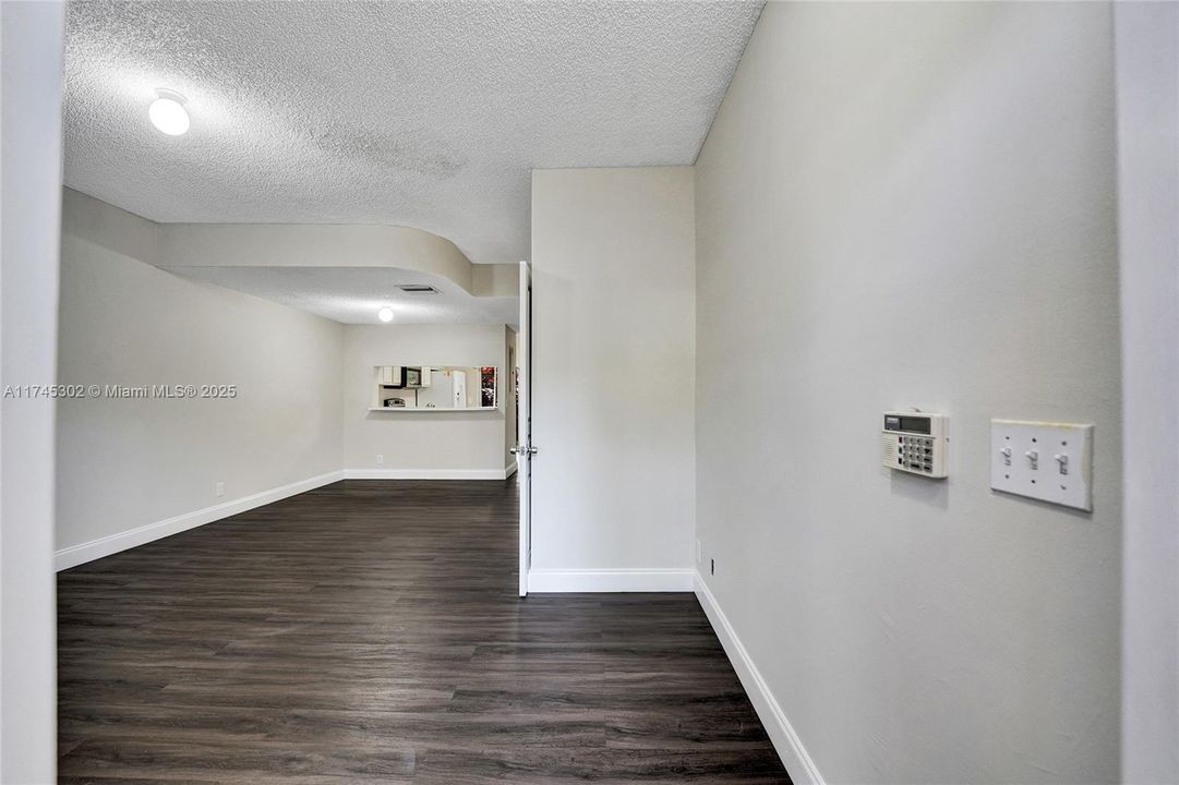 最近租的: $2,300 (2 贝兹, 1 浴室, 1110 平方英尺)