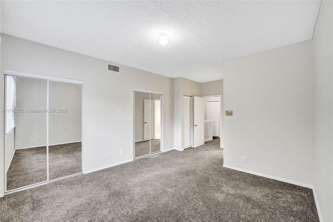 最近租的: $2,300 (2 贝兹, 1 浴室, 1110 平方英尺)