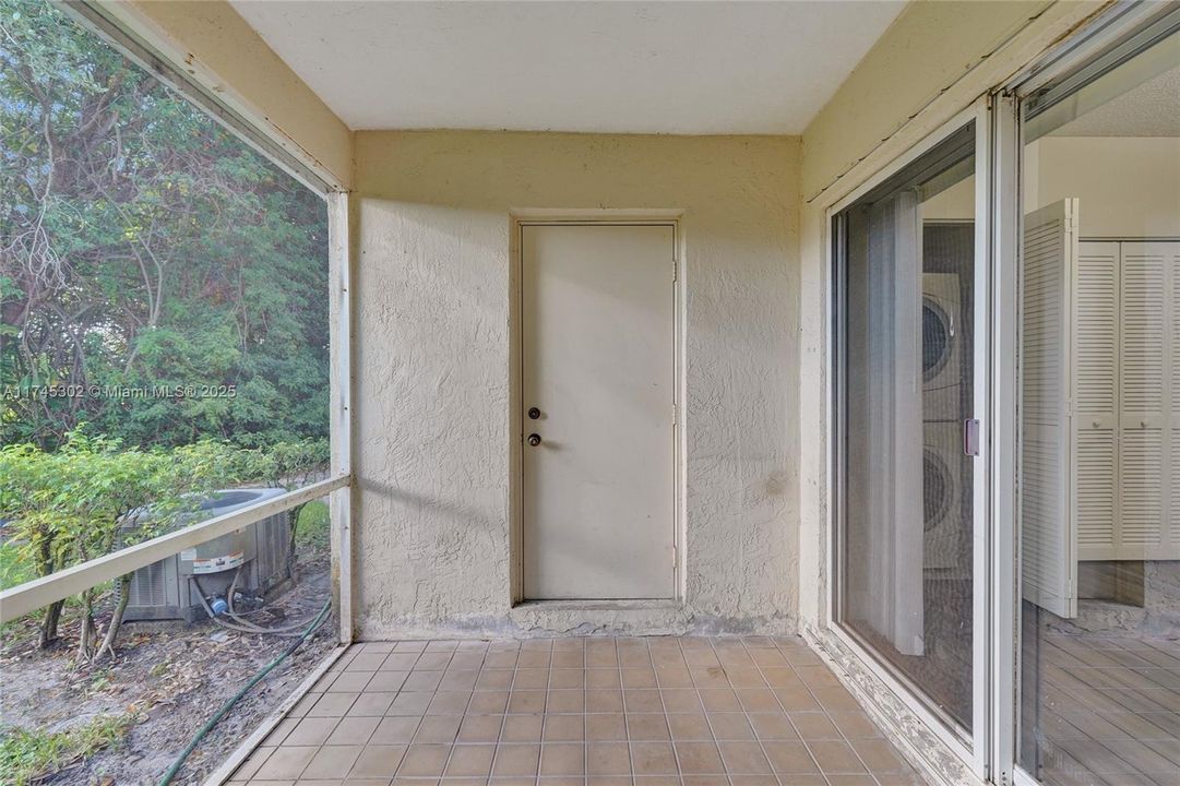 最近租的: $2,300 (2 贝兹, 1 浴室, 1110 平方英尺)