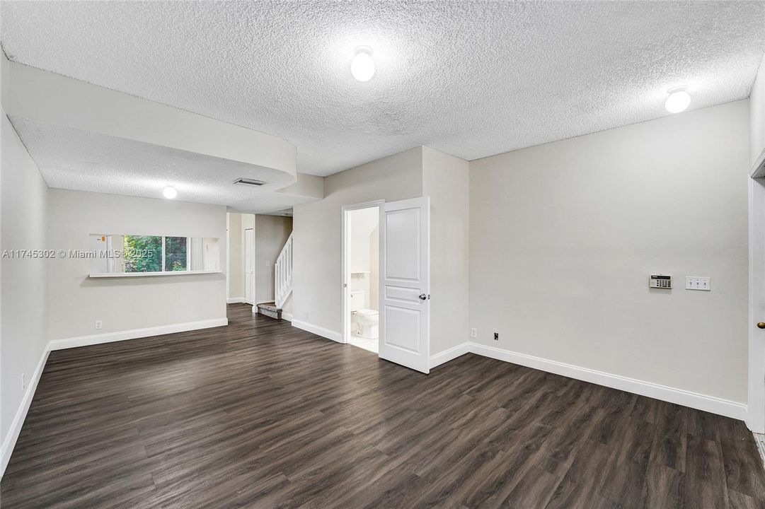 最近租的: $2,300 (2 贝兹, 1 浴室, 1110 平方英尺)