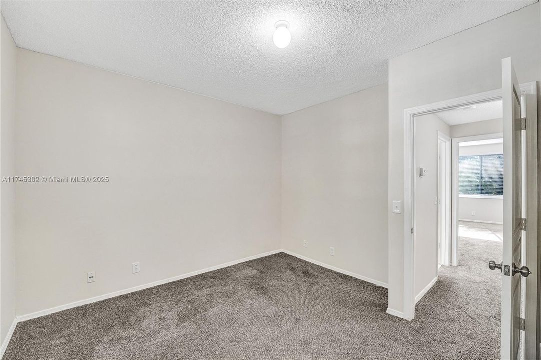 最近租的: $2,300 (2 贝兹, 1 浴室, 1110 平方英尺)