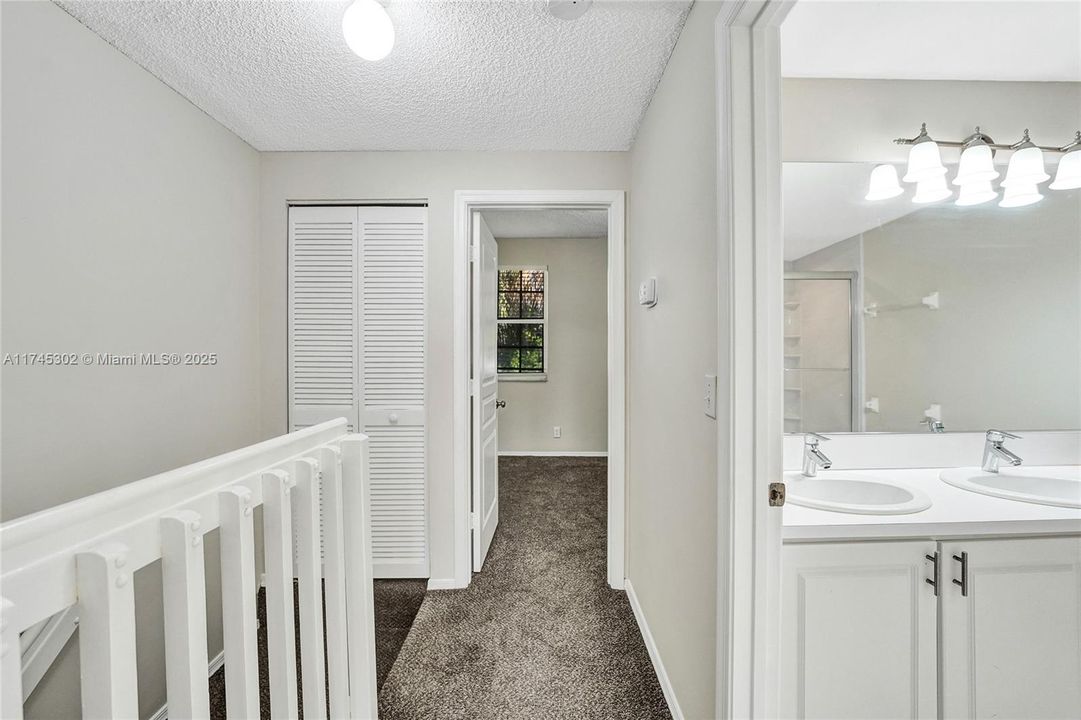 最近租的: $2,300 (2 贝兹, 1 浴室, 1110 平方英尺)