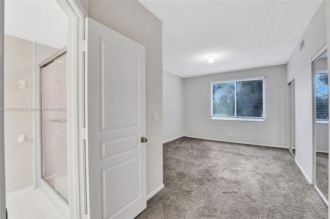 最近租的: $2,300 (2 贝兹, 1 浴室, 1110 平方英尺)