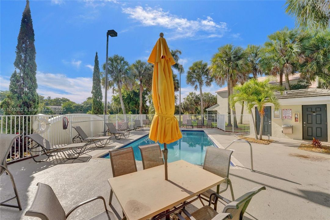 最近租的: $2,300 (2 贝兹, 1 浴室, 1110 平方英尺)