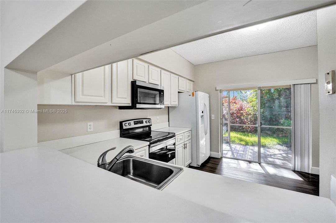 最近租的: $2,300 (2 贝兹, 1 浴室, 1110 平方英尺)