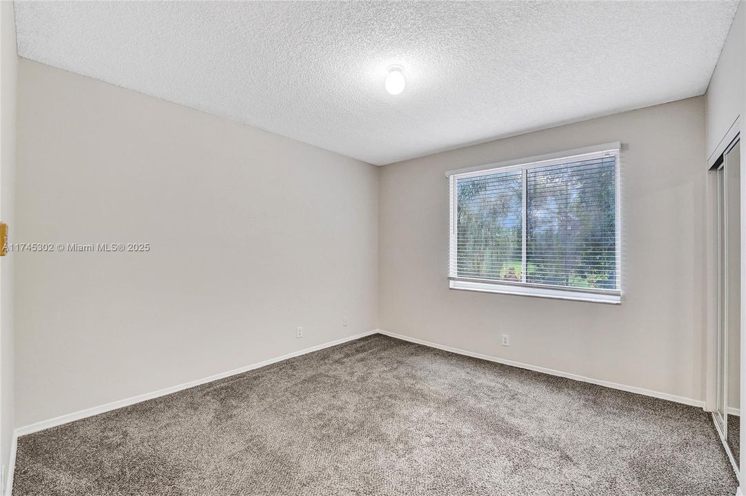 最近租的: $2,300 (2 贝兹, 1 浴室, 1110 平方英尺)