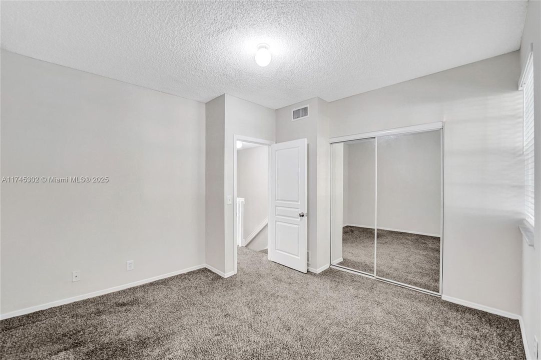 最近租的: $2,300 (2 贝兹, 1 浴室, 1110 平方英尺)